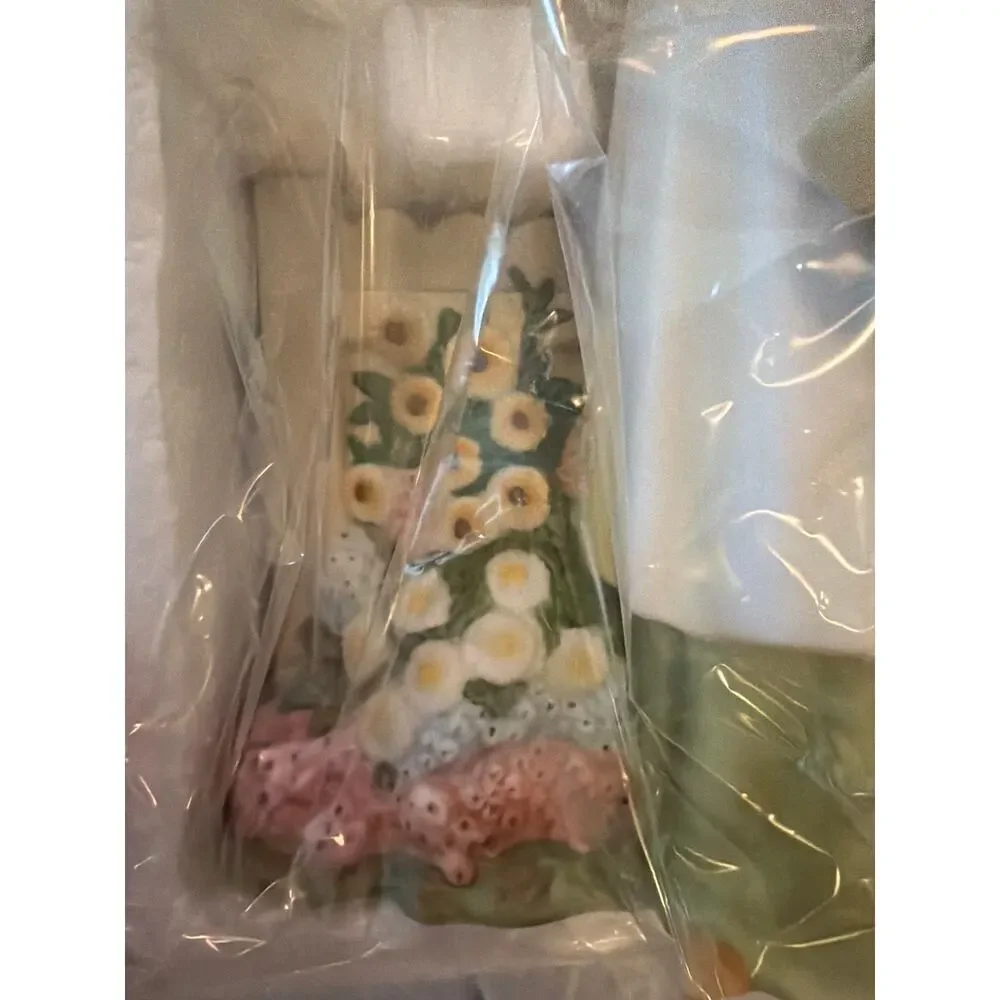 2008 Avon Mrs. Albee Award Presidents Club Porcelain Full Figurine With Box